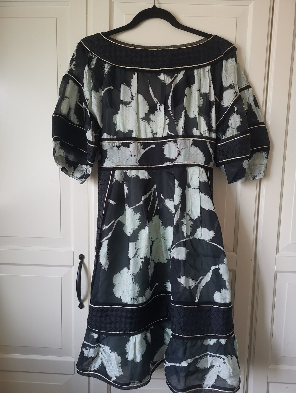 100% Silk Floral V‑Neck Short Sleeve Dress - Pale Mint Flower Print - Picture 2 of 9
